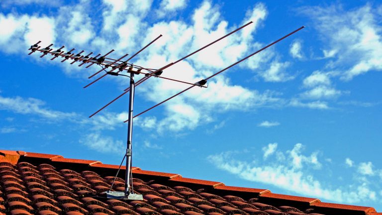 Why I Can’t Get CBS on My Antenna for TV? [2022] (7 Easy Fixes)